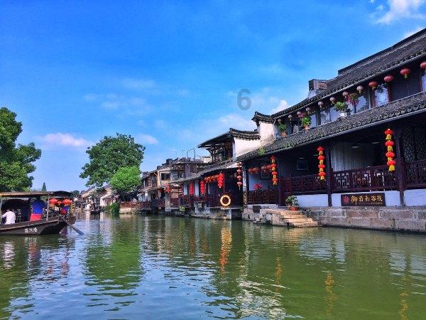 山西省朔州市怀仁市骏鸿宝昱集运站露天堆放原煤,无任何遮盖,严重污染环境